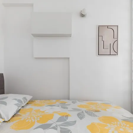 Im Erdgeschoss- Beim Beruehmten Znjan-strand By Interhome Сплит