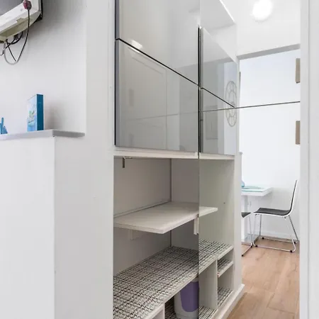 Апартаменты Im Erdgeschoss- Beim Beruehmten Znjan-strand By Interhome Сплит