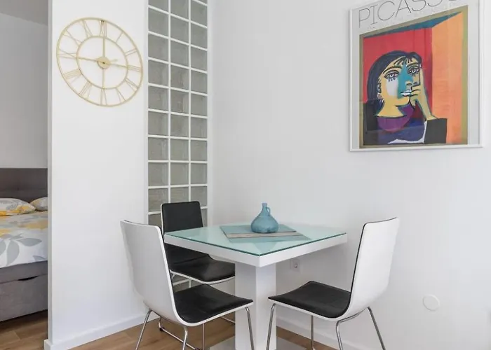 Apartment Im Erdgeschoss- Beim Beruehmten Znjan-strand By Interhome Split