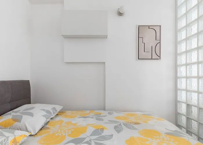 Im Erdgeschoss- Beim Beruehmten Znjan-strand By Interhome Split