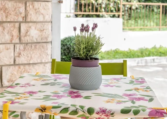 Apartment Im Erdgeschoss- Beim Beruehmten Znjan-strand By Interhome Split