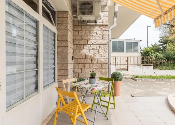 Apartment Im Erdgeschoss- Beim Beruehmten Znjan-strand By Interhome