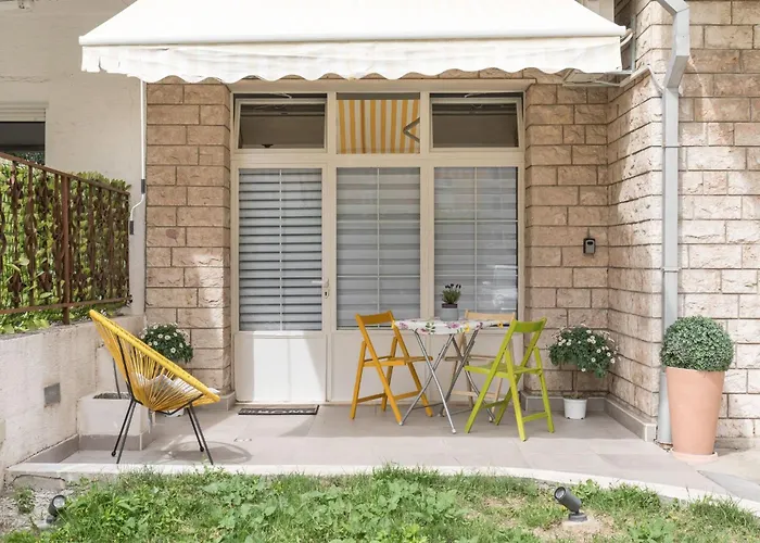 Apartment Im Erdgeschoss- Beim Beruehmten Znjan-strand By Interhome