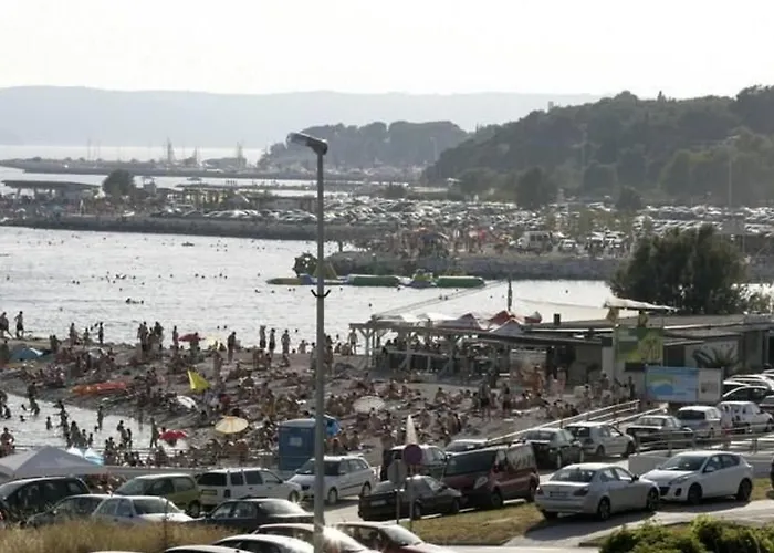 Im Erdgeschoss- Beim Beruehmten Znjan-strand By Interhome
