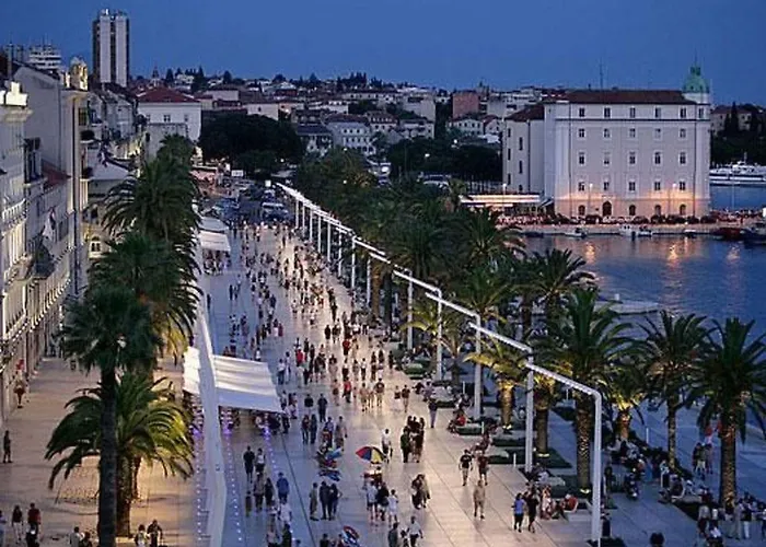 Im Erdgeschoss- Beim Beruehmten Znjan-strand By Interhome