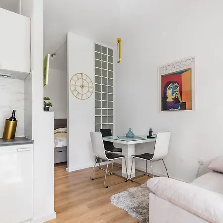 Apartamento Im Erdgeschoss- Beim Beruehmten Znjan-strand By Interhome *