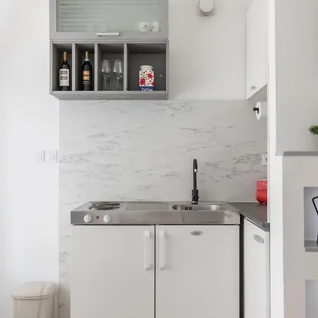 Apartamento Im Erdgeschoss- Beim Beruehmten Znjan-strand By Interhome Split