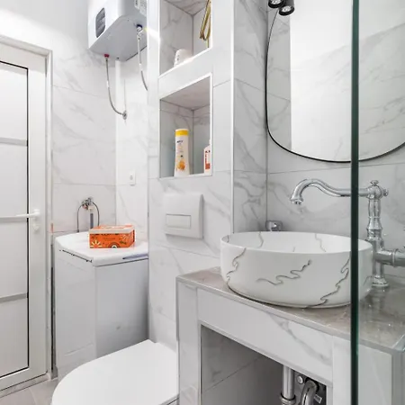 Im Erdgeschoss- Beim Beruehmten Znjan-strand By Interhome Apartamento