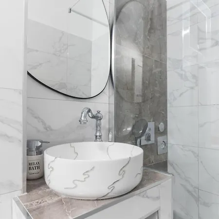 Apartamento Im Erdgeschoss- Beim Beruehmten Znjan-strand By Interhome Split