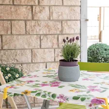 Im Erdgeschoss- Beim Beruehmten Znjan-strand By Interhome *