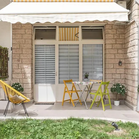 Apartamento Im Erdgeschoss- Beim Beruehmten Znjan-strand By Interhome