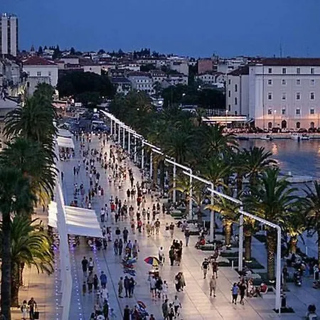 Im Erdgeschoss- Beim Beruehmten Znjan-strand By Interhome