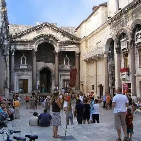 Apartamento Im Erdgeschoss- Beim Beruehmten Znjan-strand By Interhome