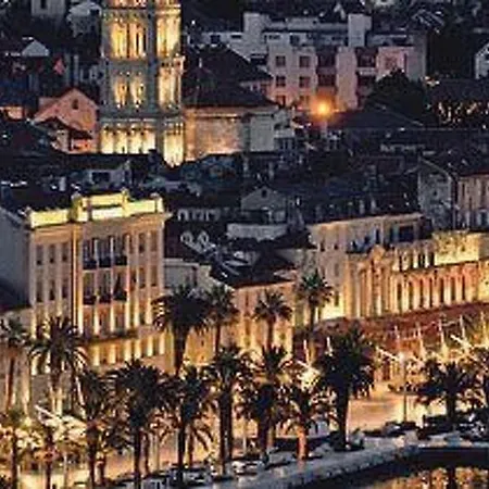 Im Erdgeschoss- Beim Beruehmten Znjan-strand By Interhome Apartamento Split