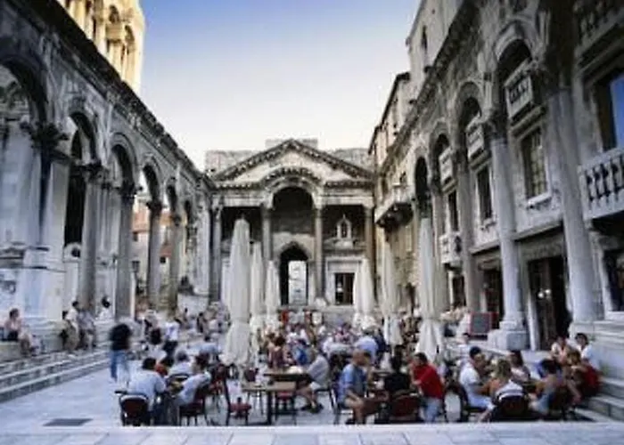 Im Erdgeschoss- Beim Beruehmten Znjan-strand By Interhome 아파트 *